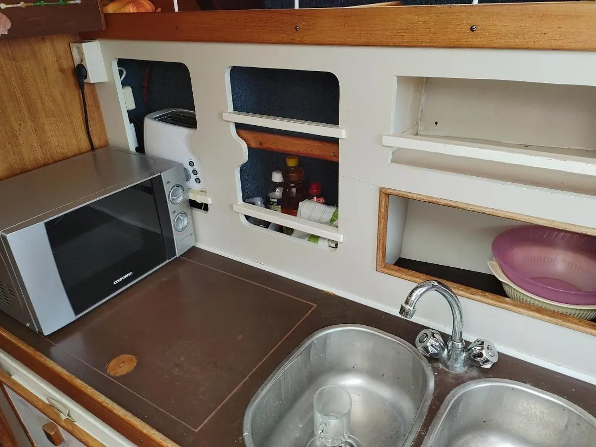 Zeebra - Jeanneau Espace 1000 Sailboat Лиссабон