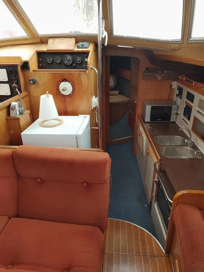 Zeebra - Jeanneau Espace 1000 Sailboat Лиссабон Португалия